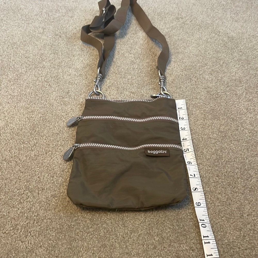 Baggallini cross body bag